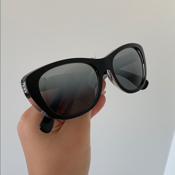 Black ray ban sunglasses with case and cloth - Picture 4 of 10